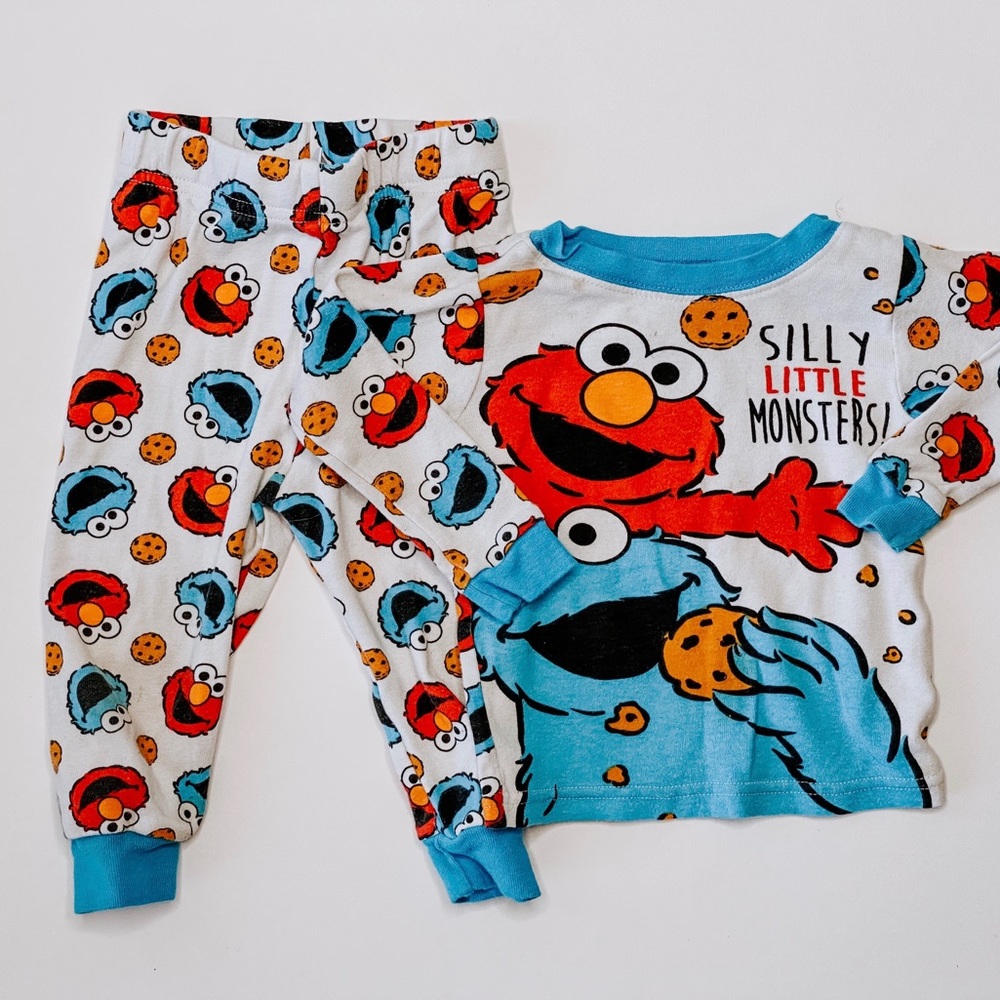 Sesame Street // 2 Piece Cookie Monster Pajama Set
